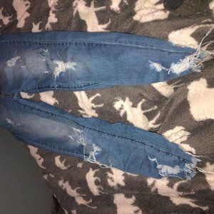 Blue ripped ankle jeans